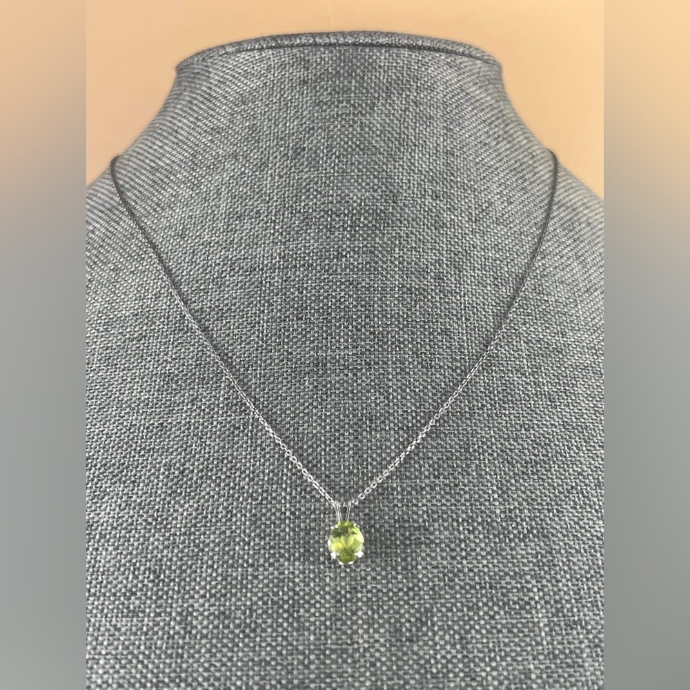 1 Carat Oval Shape Peridot Pendant Necklace Sterling Silver 18inches New